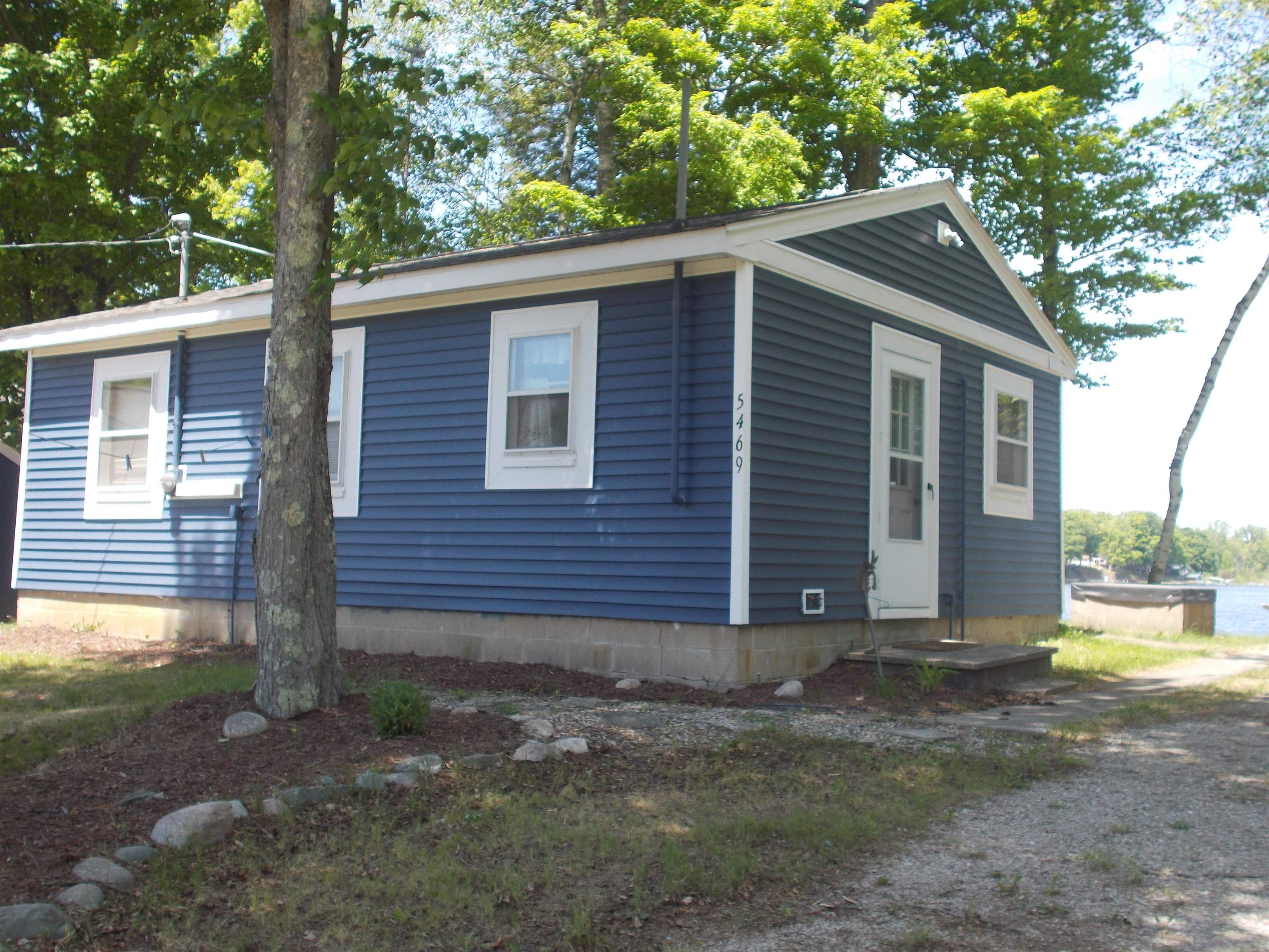5469 Ridge Road Hale, MI 48739 - Photo 2 of 12