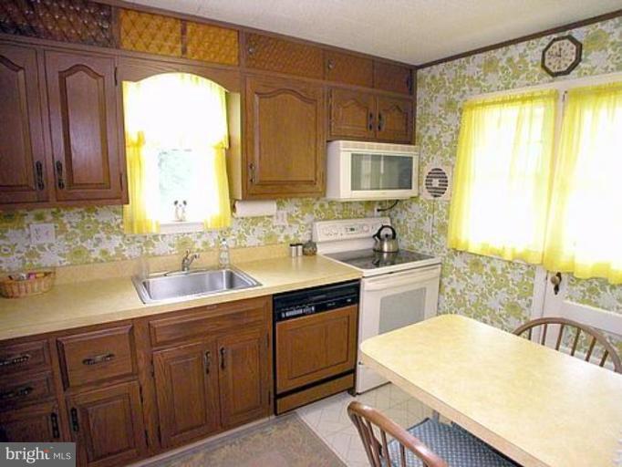 1828 Ellinwood Road Rosedale, MD 21237 - Photo 15 of 24 Kitchen #3