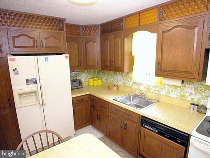 1828 Ellinwood Road Rosedale, MD 21237 - Photo 16 of 24 Kitchen