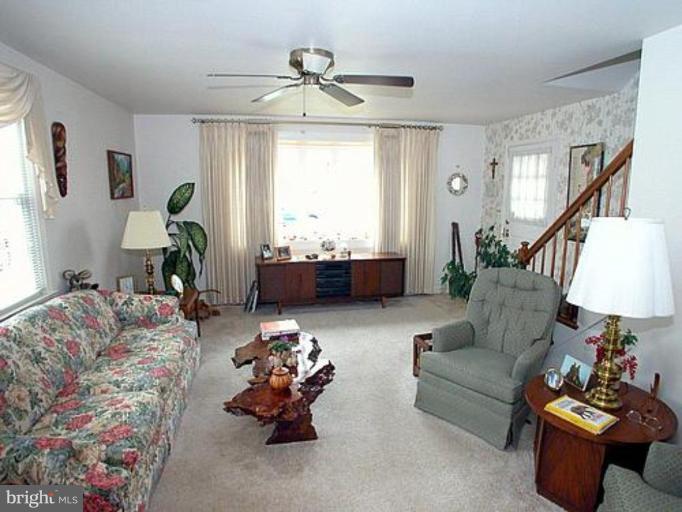 1828 Ellinwood Road Rosedale, MD 21237 - Photo 19 of 24 Living Room