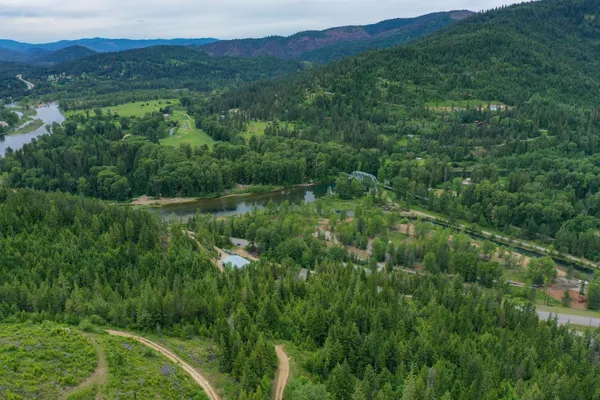 $739,000 | Nka Nka Coeur D'alene River Road, Kingston, ID 83839