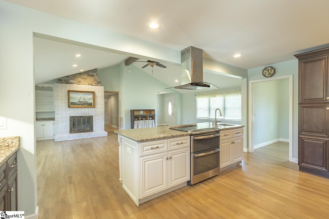 105 Hillandale Road Seneca, SC 29672 - Photo 12 of 48