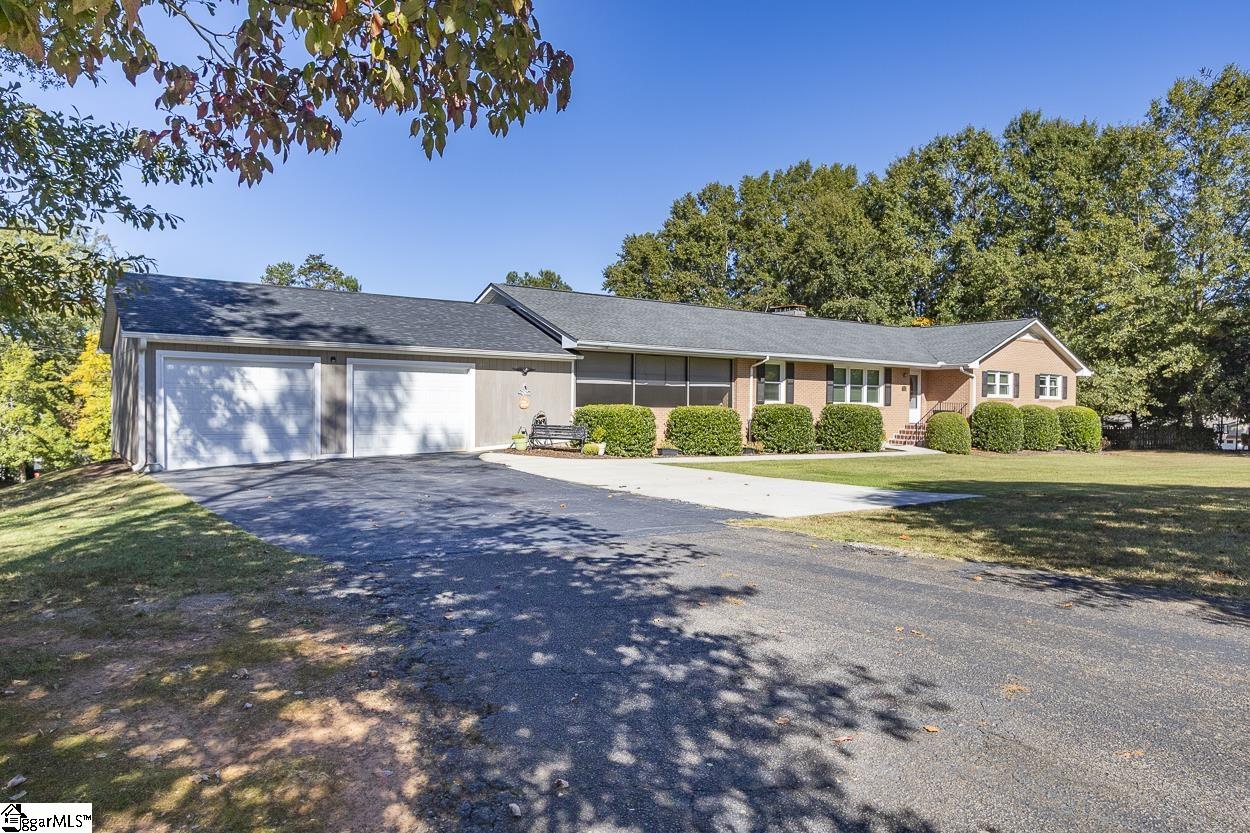 105 Hillandale Road Seneca, SC 29672 - Photo 3 of 48