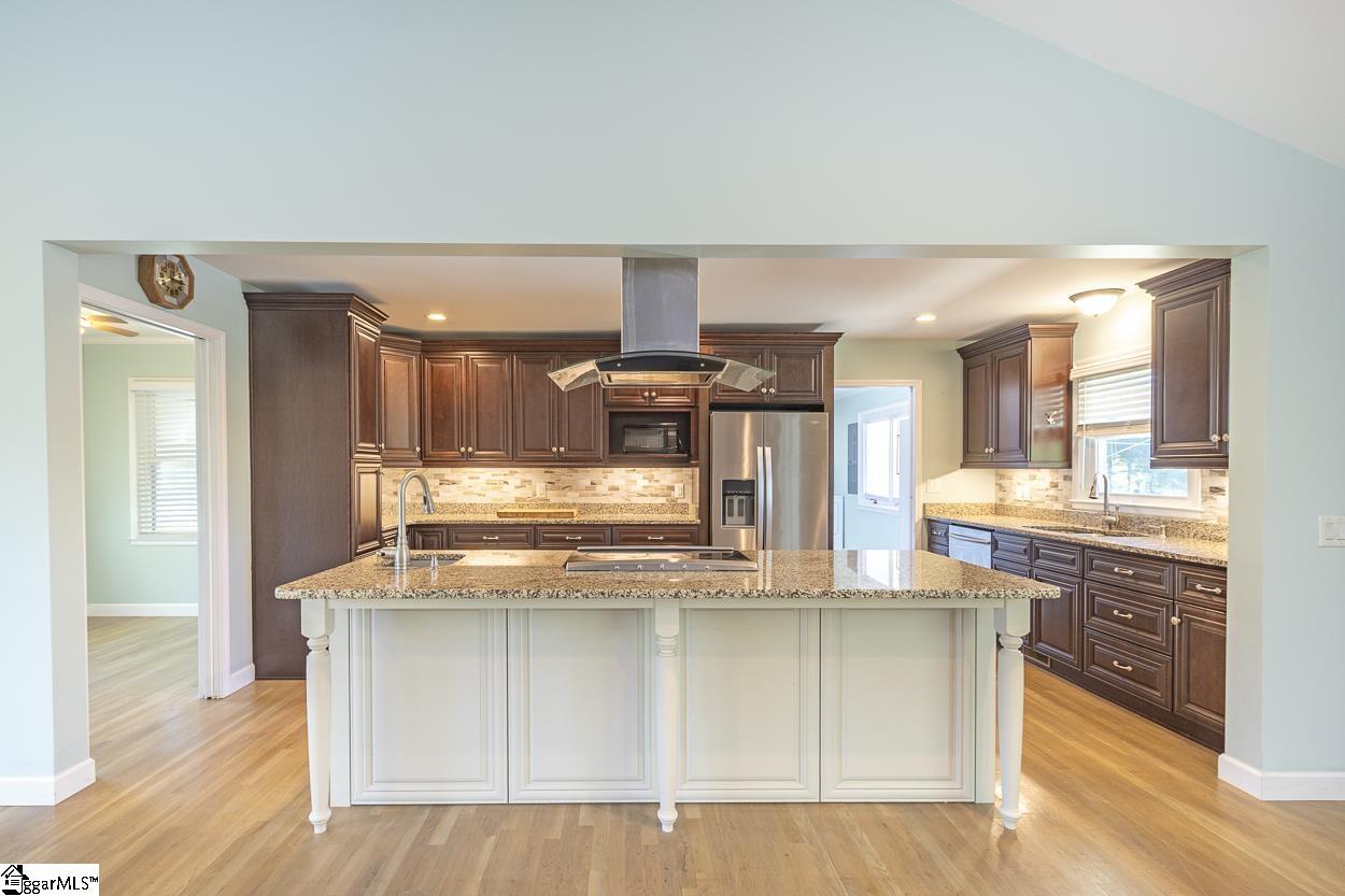 105 Hillandale Road Seneca, SC 29672 - Photo 8 of 48