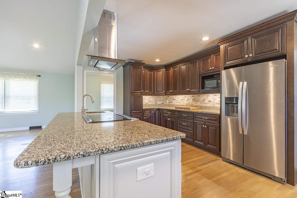 105 Hillandale Road Seneca, SC 29672 - Photo 9 of 48