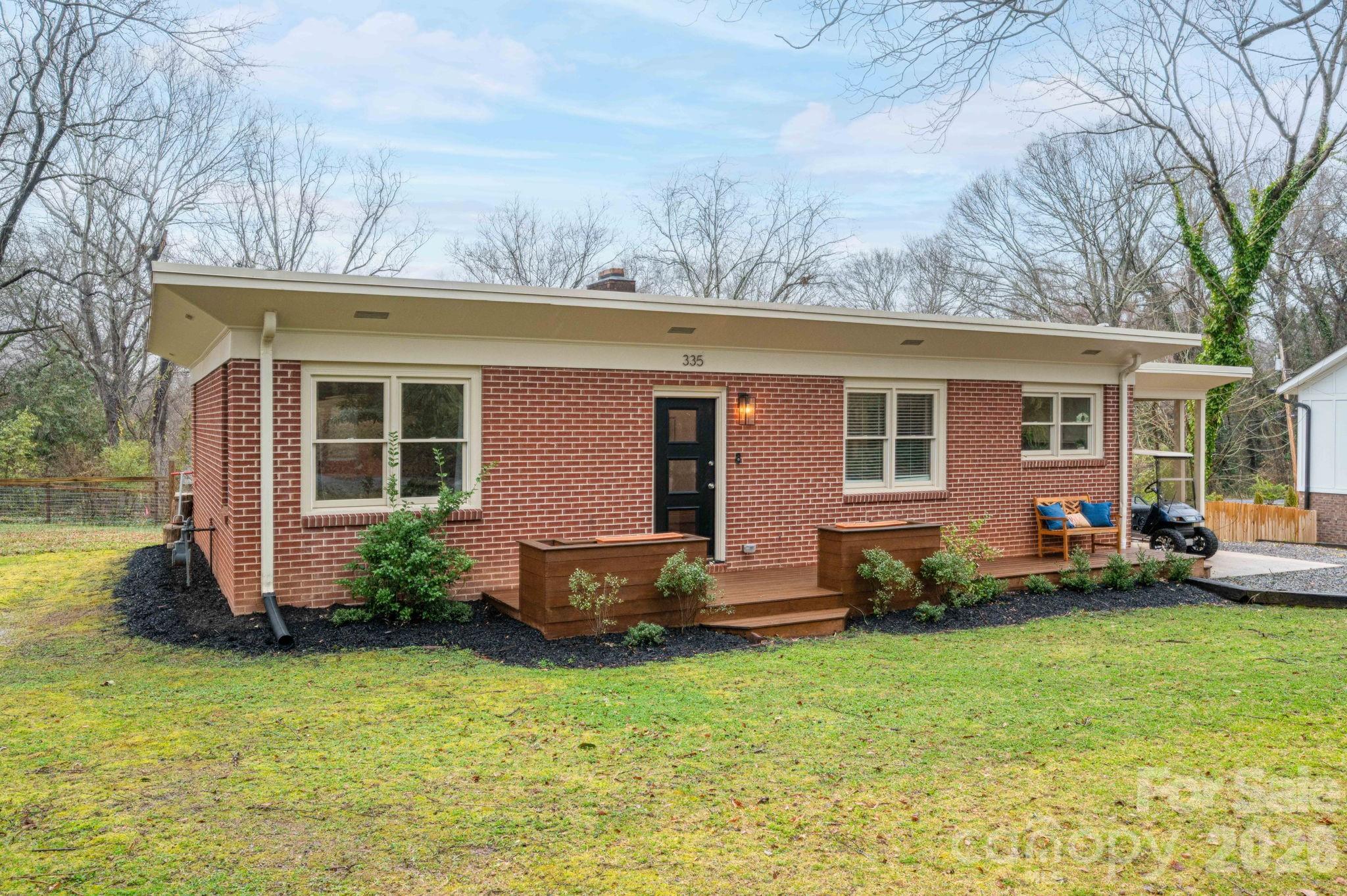335 East Sumner Street Lincolnton, NC 28092 - Photo 2 of 43