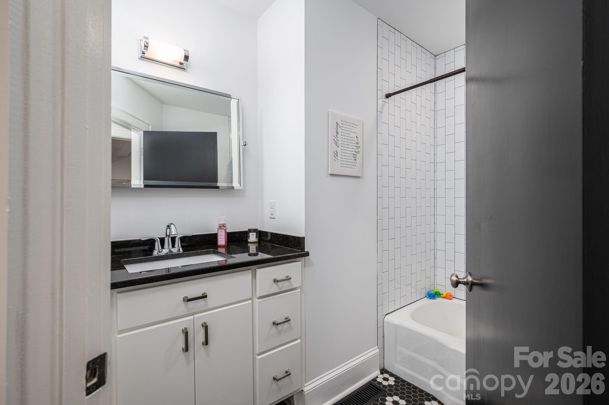 335 East Sumner Street Lincolnton, NC 28092 - Photo 25 of 43
