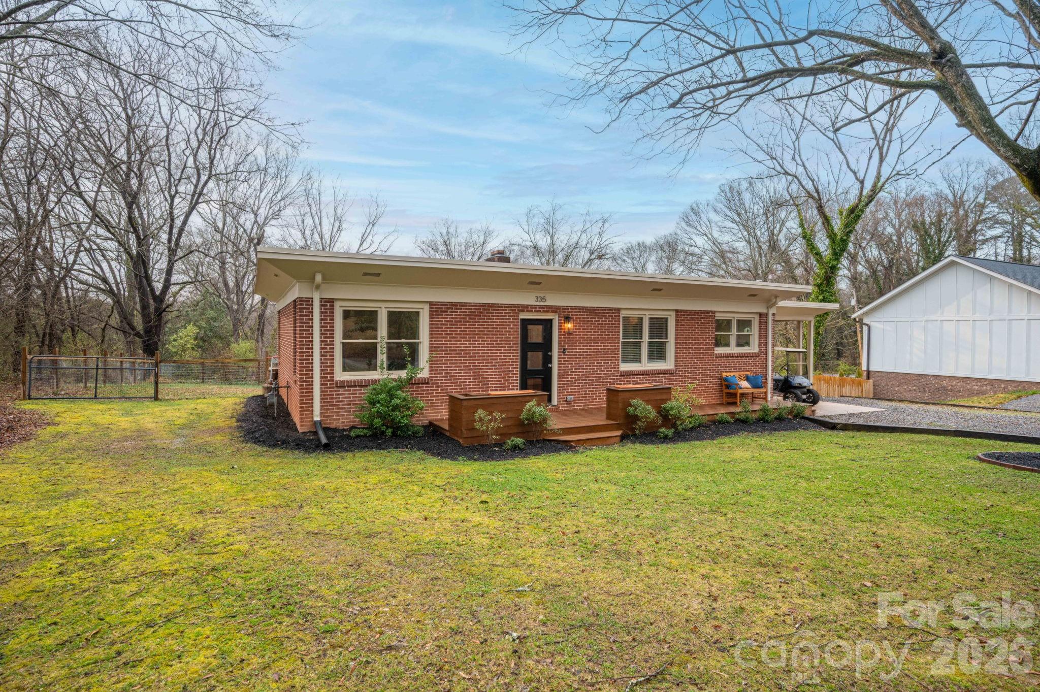 335 East Sumner Street Lincolnton, NC 28092 - Photo 3 of 43
