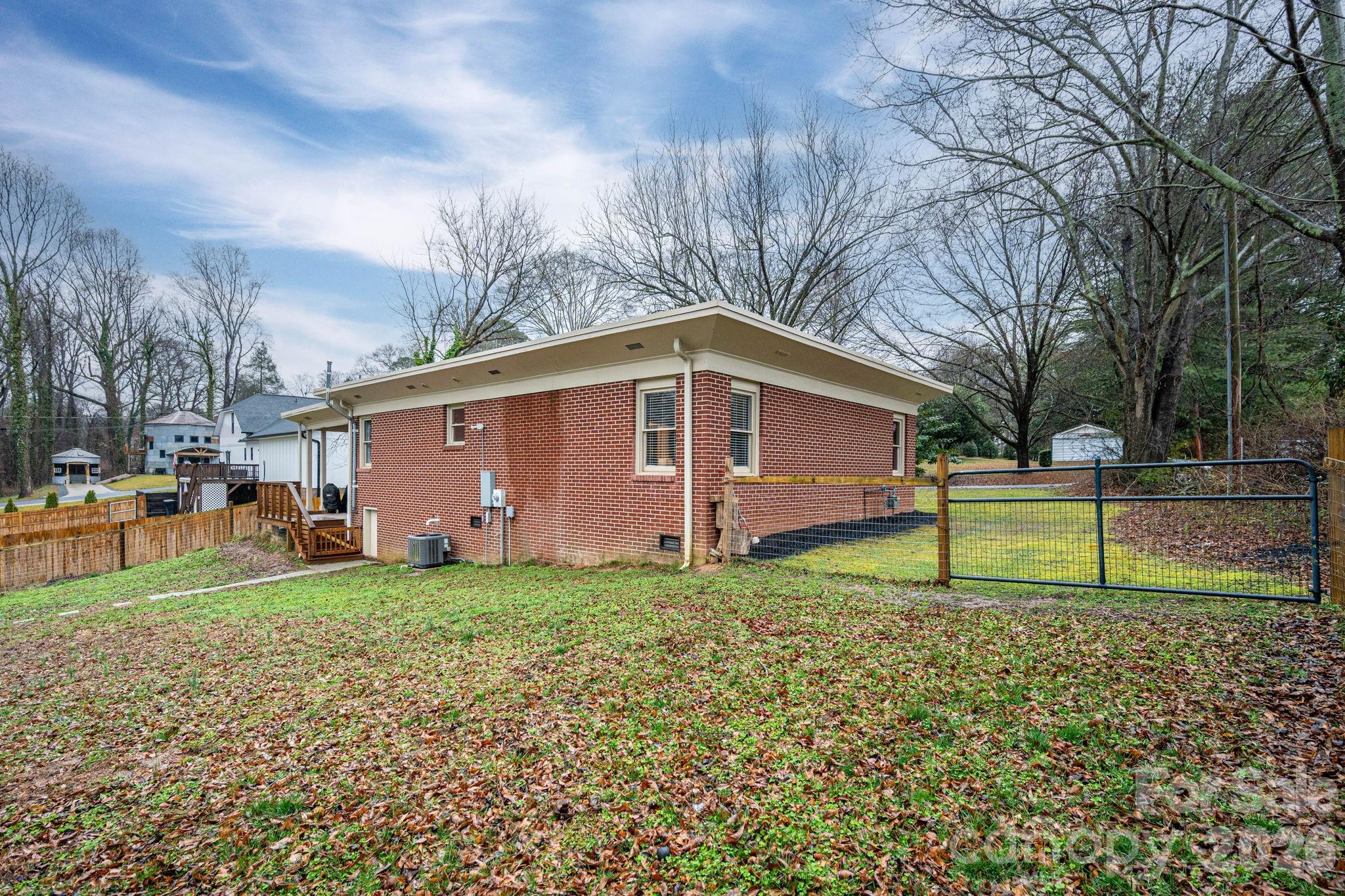 335 East Sumner Street Lincolnton, NC 28092 - Photo 37 of 43