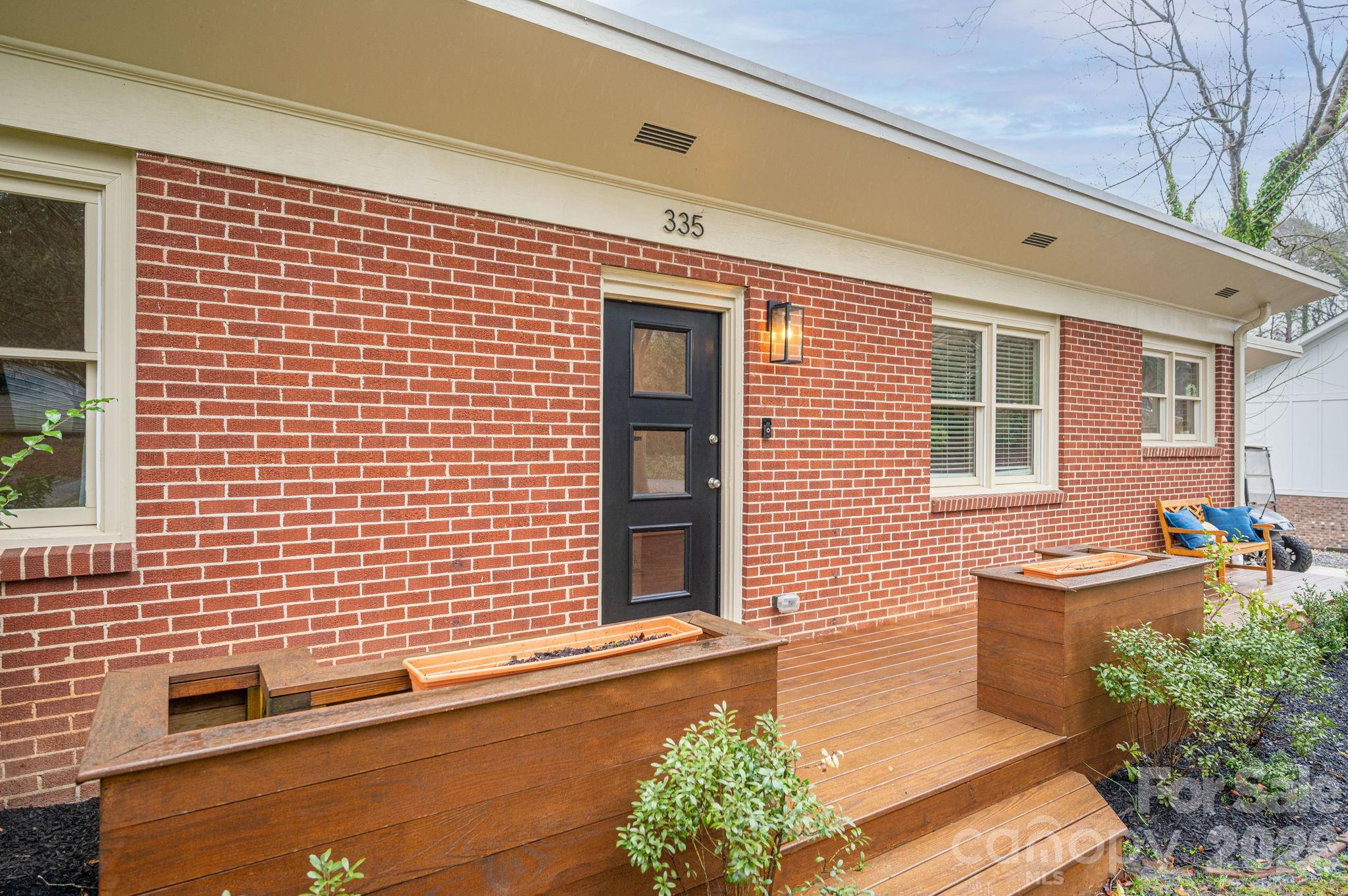 335 East Sumner Street Lincolnton, NC 28092 - Photo 9 of 43