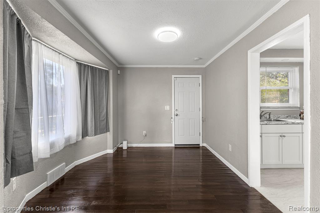 10842 Nottingham Road Detroit, MI 48224 - Photo 8 of 23