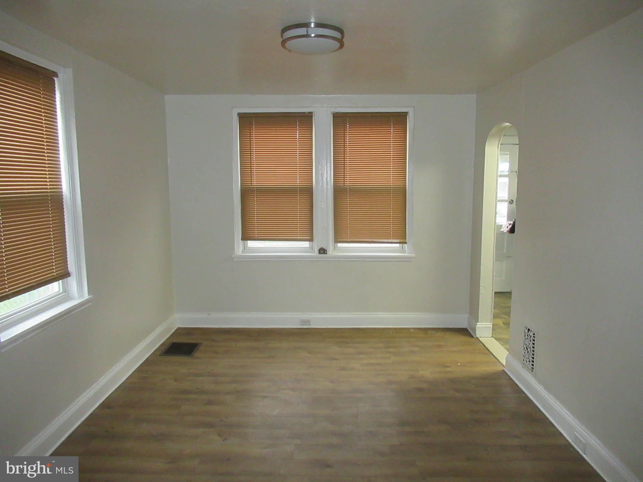 966 Niagara Road Camden, NJ 08104 - Photo 4 of 25 Dining room