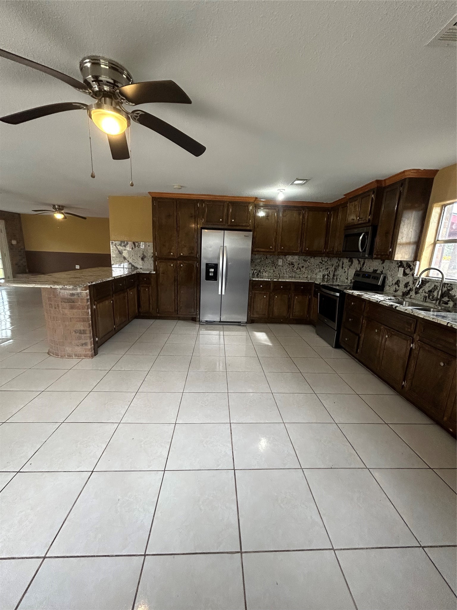 5811 East S F Austin Road Freeport, TX 77541 - Photo 13 of 26 Kitchen