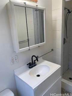 927 Spencer Street, Unit A1 Honolulu, HI 96822 - Photo 11 of 13 a bathroom with a sink and mirror with toilet