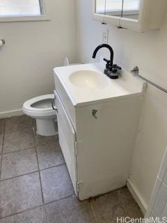 927 Spencer Street, Unit A1 Honolulu, HI 96822 - Photo 12 of 13 a bathroom with a sink toilet and vanity