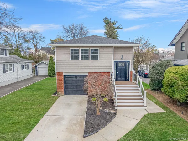$899,000 | 3394 Lufberry Avenue, Wantagh, NY 11793