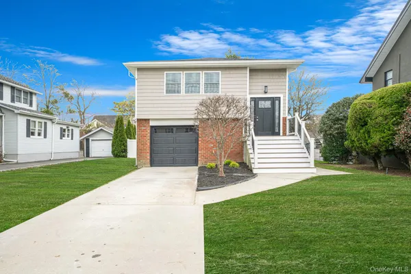 $899,000 | 3394 Lufberry Avenue, Wantagh, NY 11793