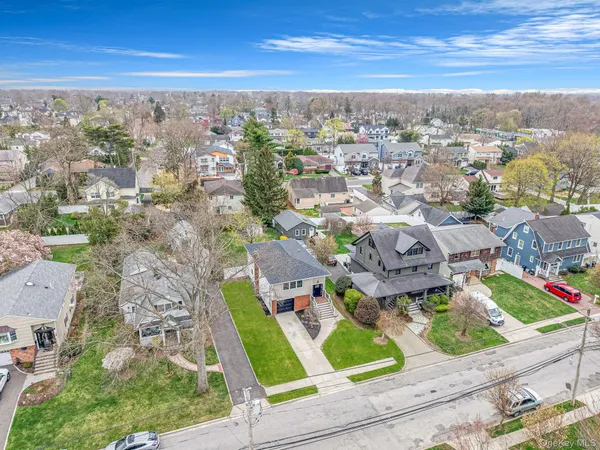 $899,000 | 3394 Lufberry Avenue, Wantagh, NY 11793