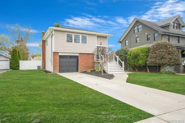 $899,000 | 3394 Lufberry Avenue, Wantagh, NY 11793