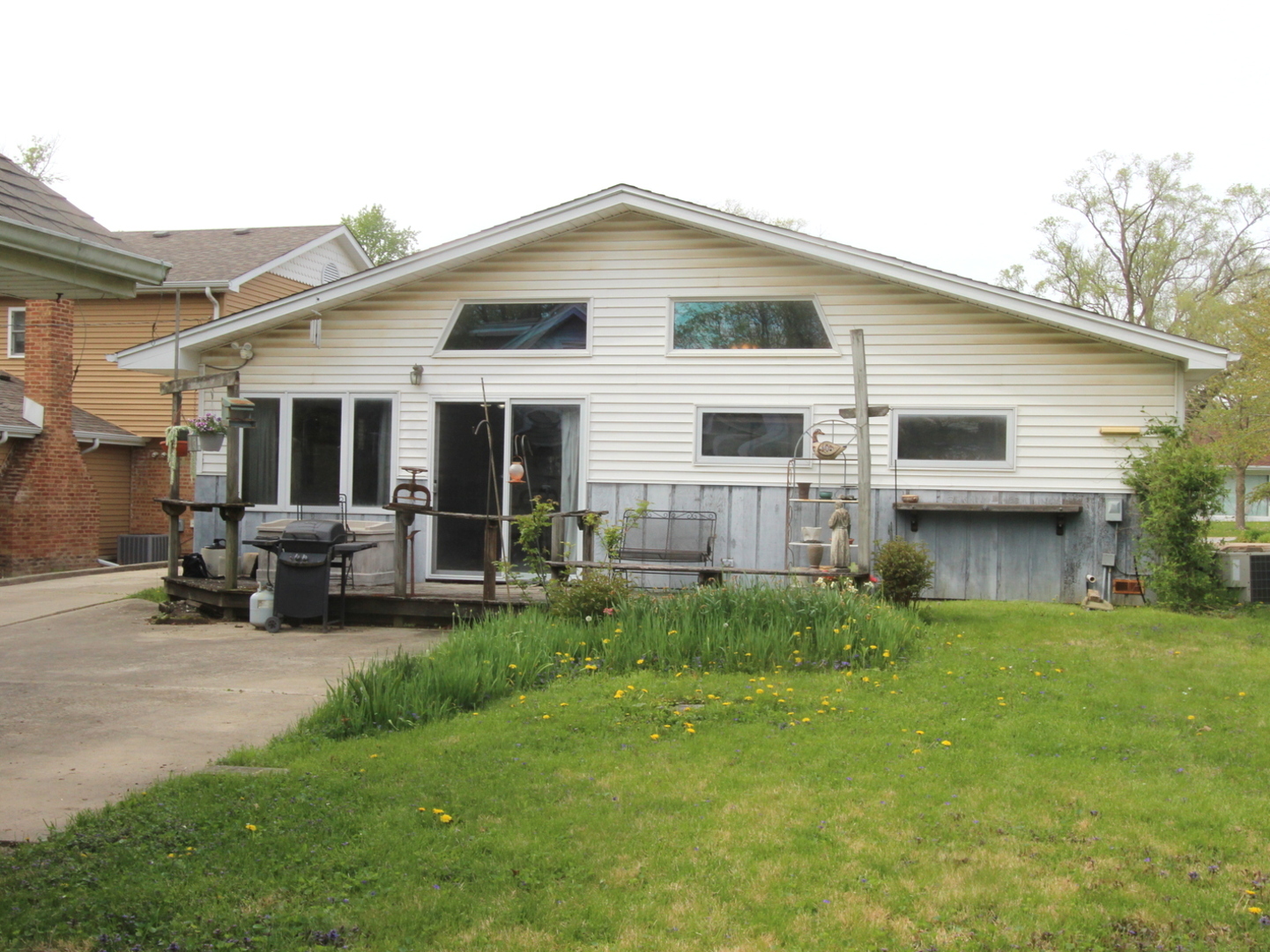 2457 Hawthorne Road Homewood, IL 60430 - Photo 15 of 20 a view of a house with backyard sitting area and garden