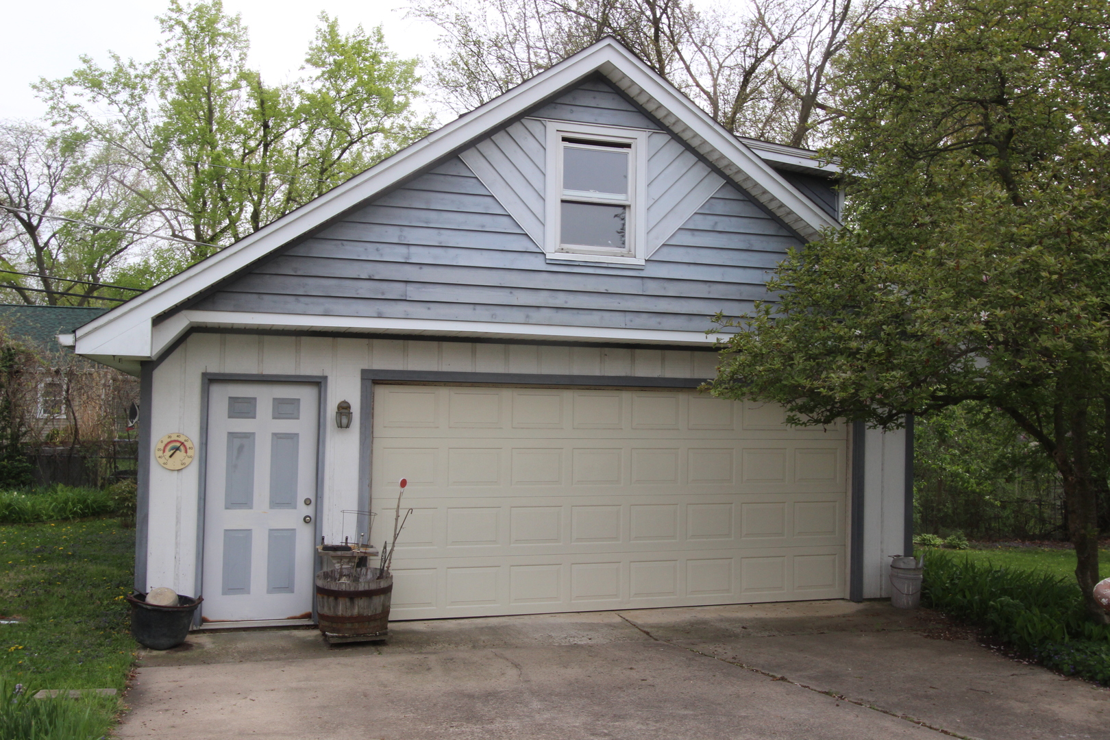 2457 Hawthorne Road Homewood, IL 60430 - Photo 16 of 20 a front view of a house with garden