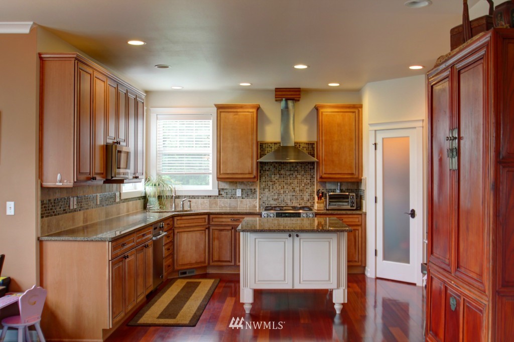10450 Ridge Place Sedro-Woolley, WA 98284 - Photo 4 of 23 Gallery Image 4
