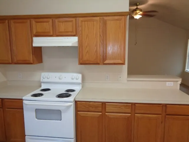 $1,550 | 17136 Gleneagle Drive South, Conroe, TX 77385