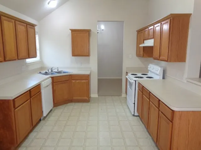 $1,550 | 17136 Gleneagle Drive South, Conroe, TX 77385