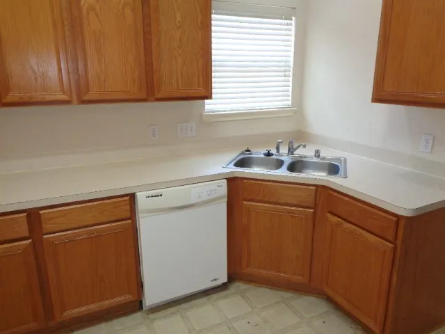 $1,550 | 17136 Gleneagle Drive South, Conroe, TX 77385