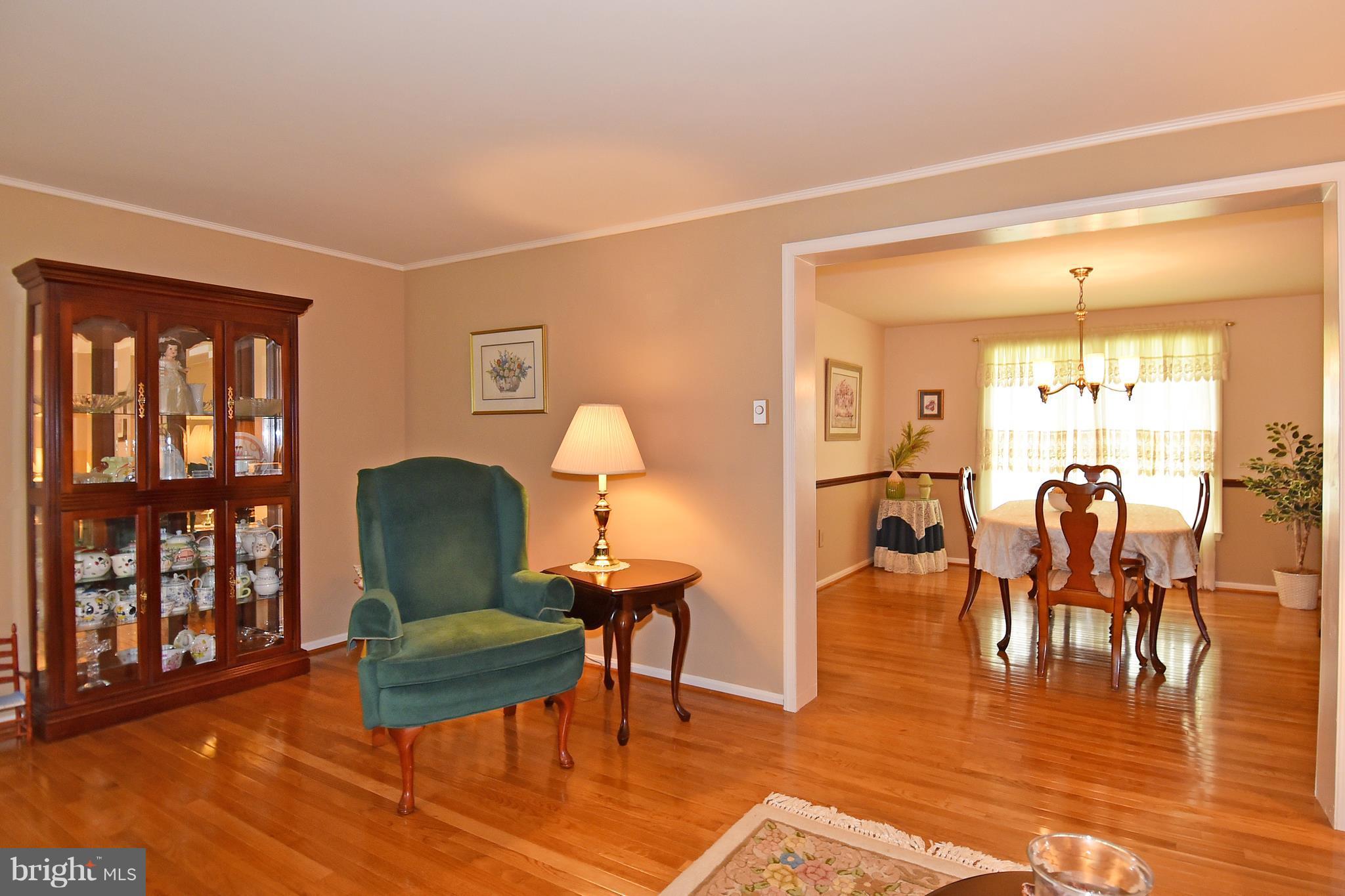 13612 Bethel Road Manassas, VA 20112 - Photo 12 of 29 Living Room
