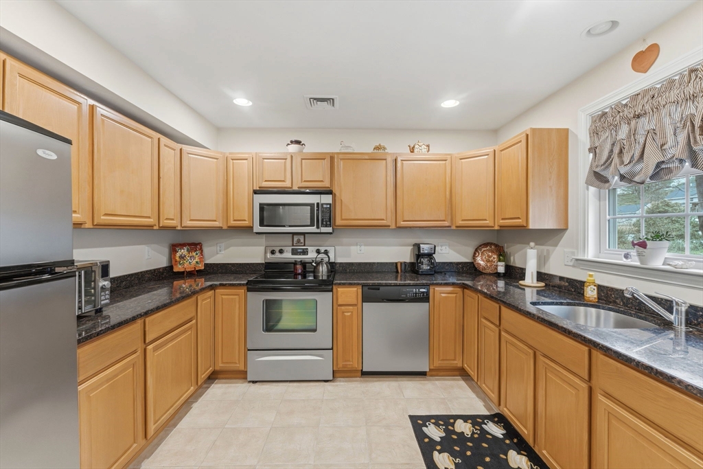 63 Power Street, Unit 63 Uxbridge, MA 01569 - Photo 13 of 40