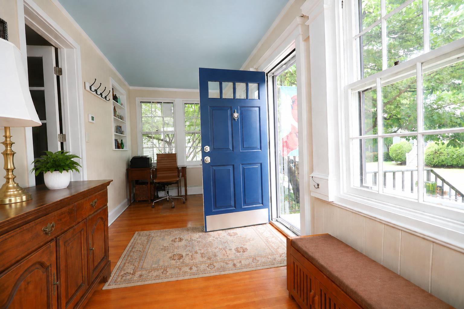 15 East Walnut Street Alexandria, VA 22301 - Photo 2 of 77 Welcome home!