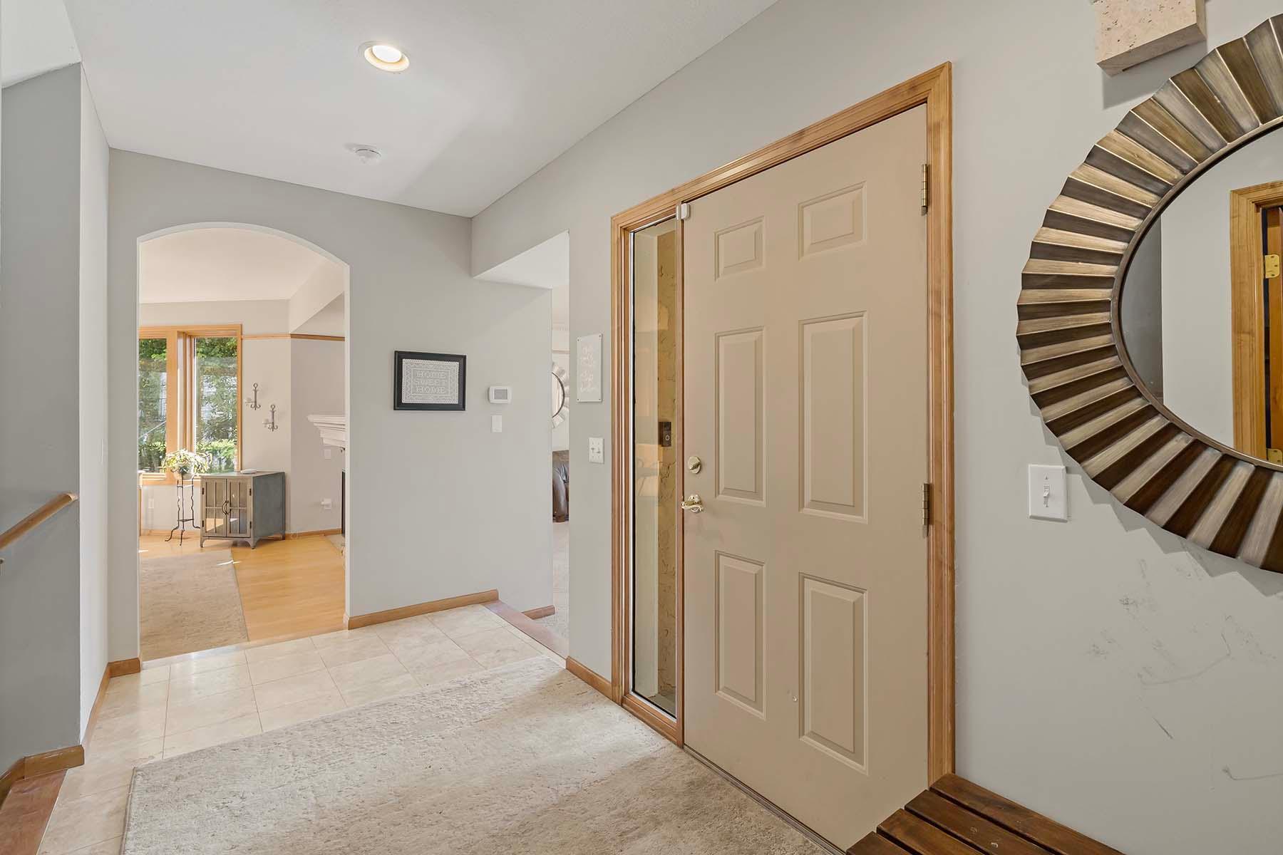 10668 Alton Court Inver Grove Heights, MN 55077 - Photo 4 of 59