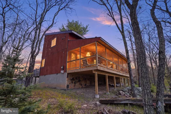 $319,500 | 138 Dover Drive, Bushkill, PA 18324