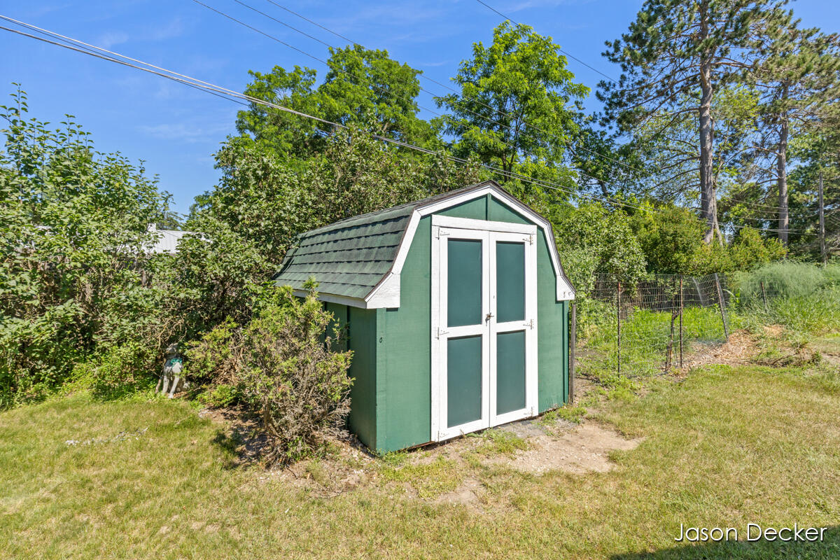 6322 Atkinson Road Grayling, MI 49738 - Photo 37 of 38 Gallery Image 37