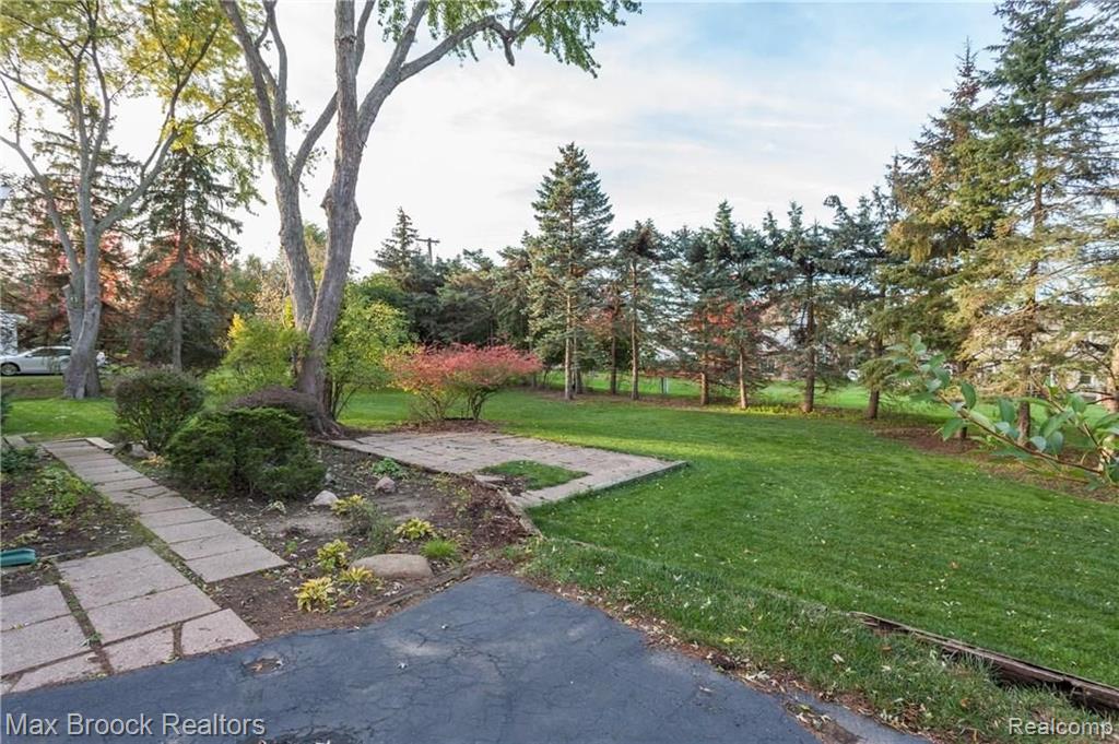 2372 Blockton Road Rochester Hills, MI 48306 - Photo 38 of 43
