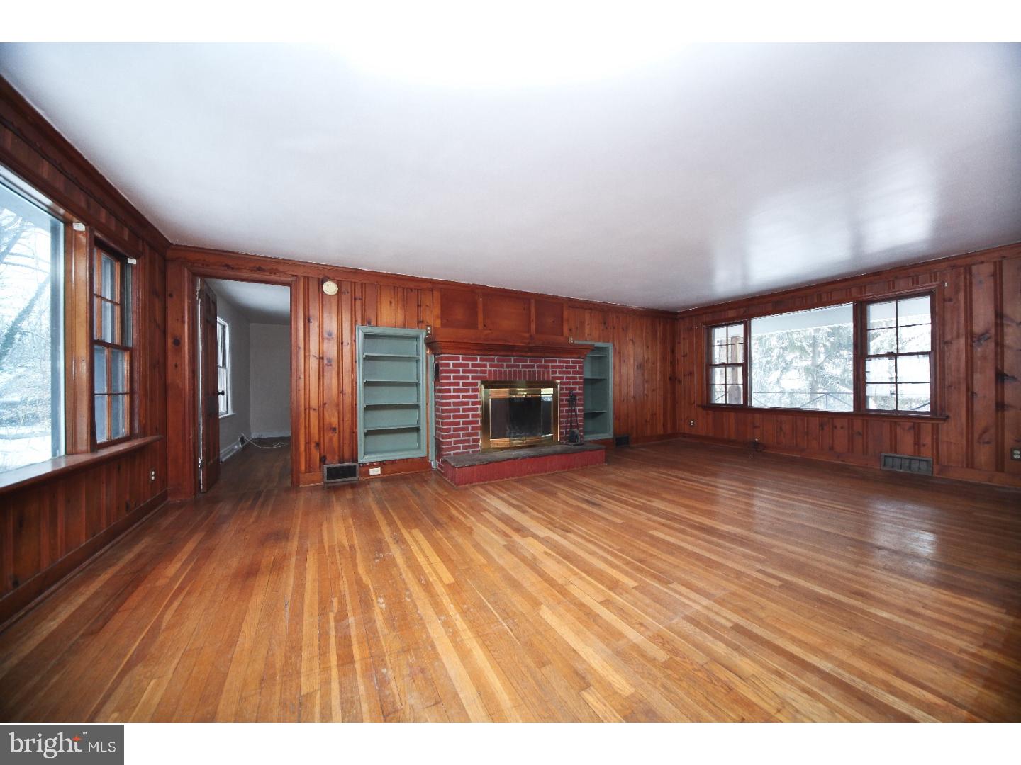 90 Upper Church Road Chalfont, PA 18914 - Photo 5 of 24 Living Room