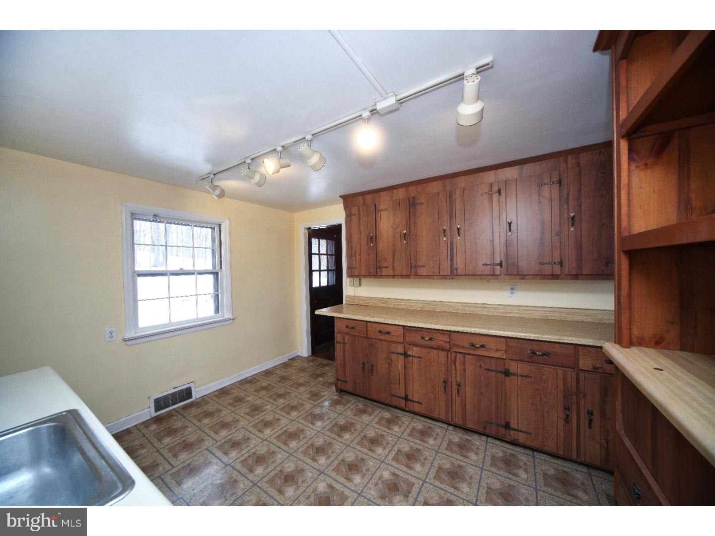 90 Upper Church Road Chalfont, PA 18914 - Photo 9 of 24 Kitchen