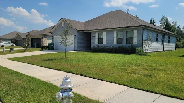 $335,000 | 813 Dandelion Drive, Westwego, LA 70094