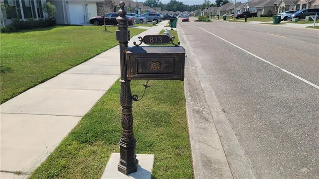 $335,000 | 813 Dandelion Drive, Westwego, LA 70094