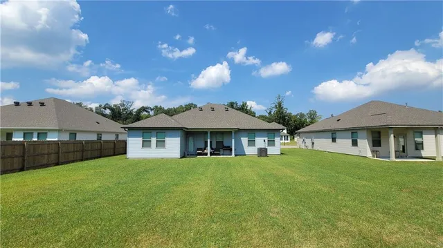 $335,000 | 813 Dandelion Drive, Westwego, LA 70094