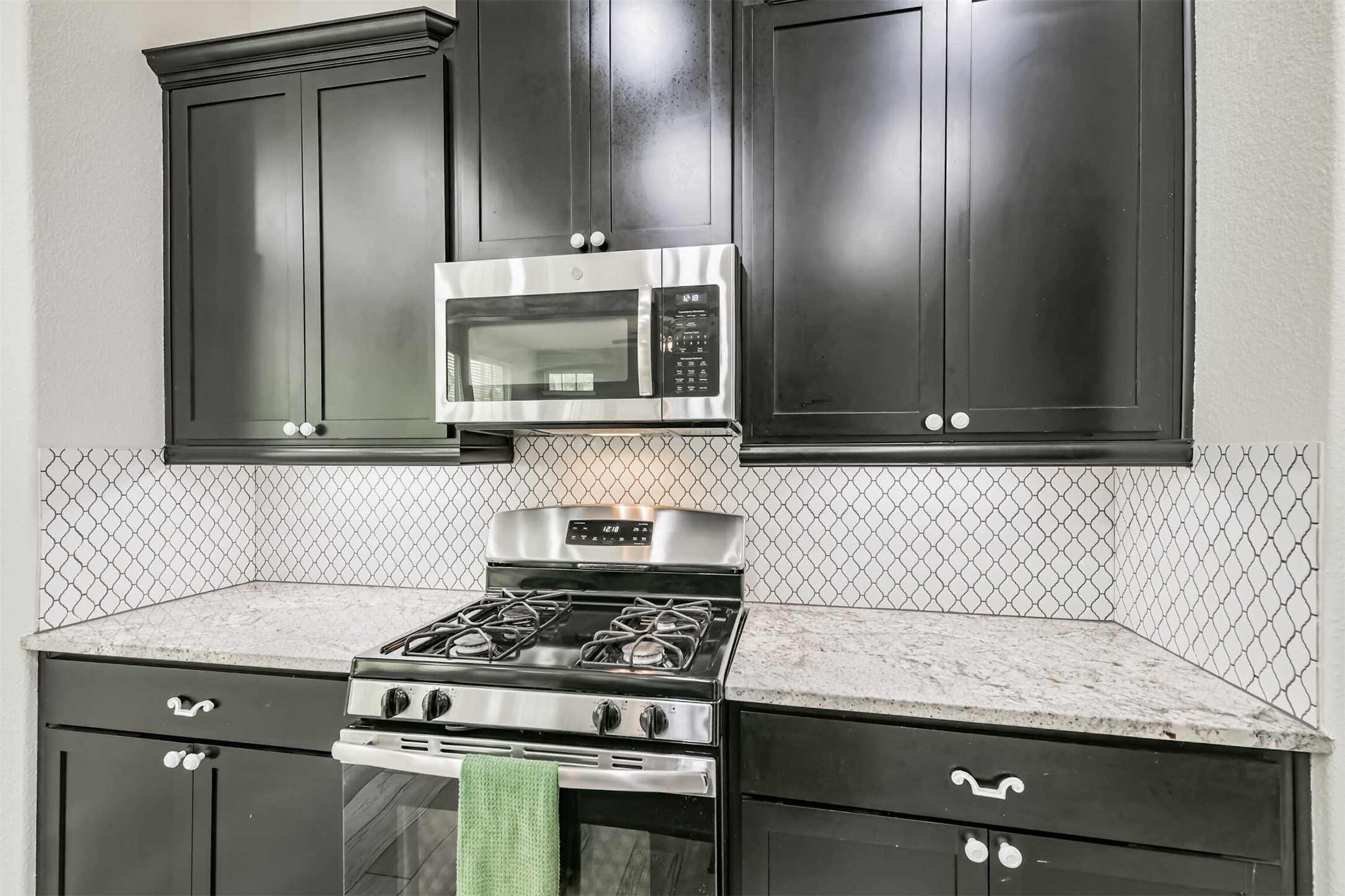 327 Biltmore Loop Montgomery, TX 77316 - Photo 12 of 34