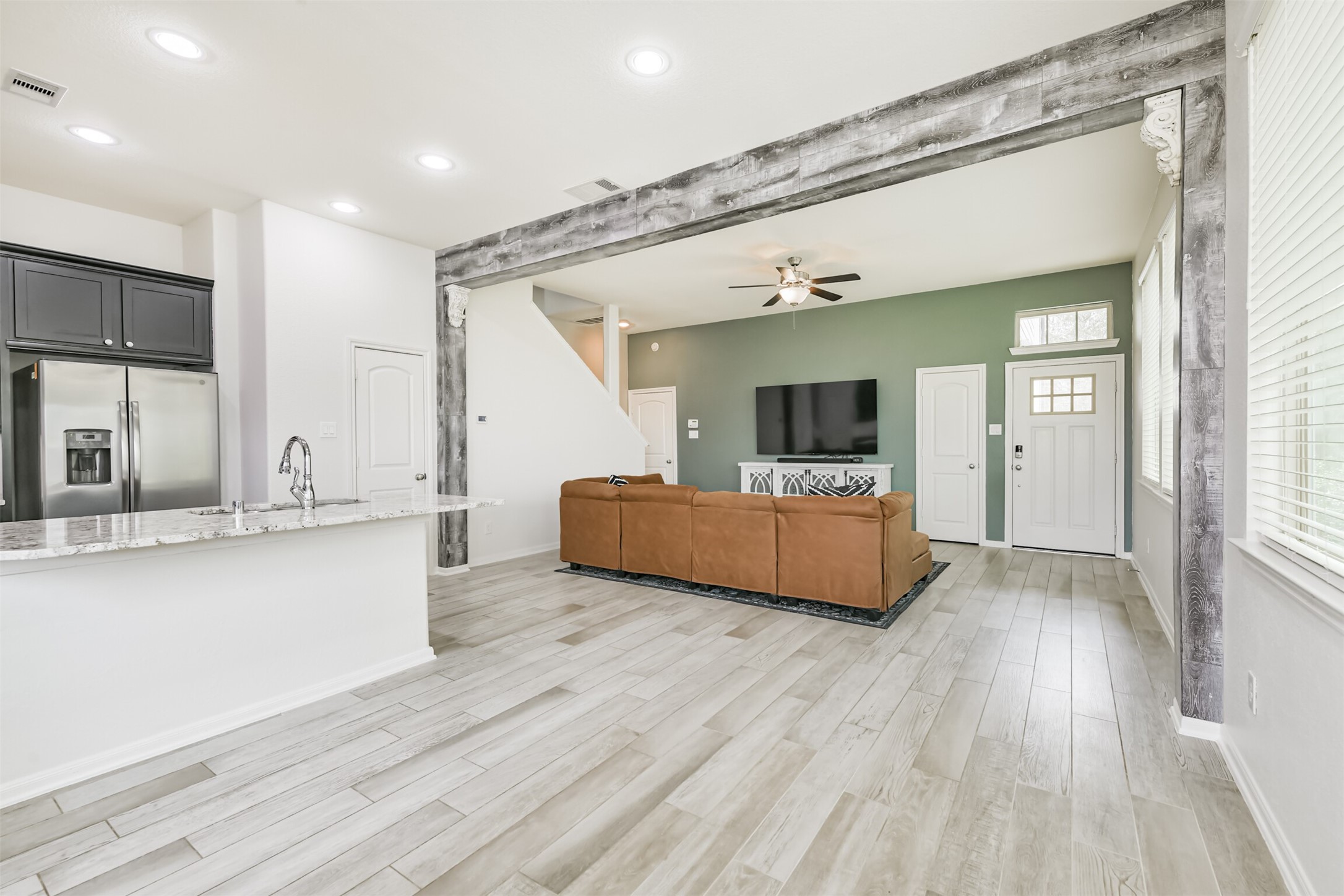 327 Biltmore Loop Montgomery, TX 77316 - Photo 15 of 34