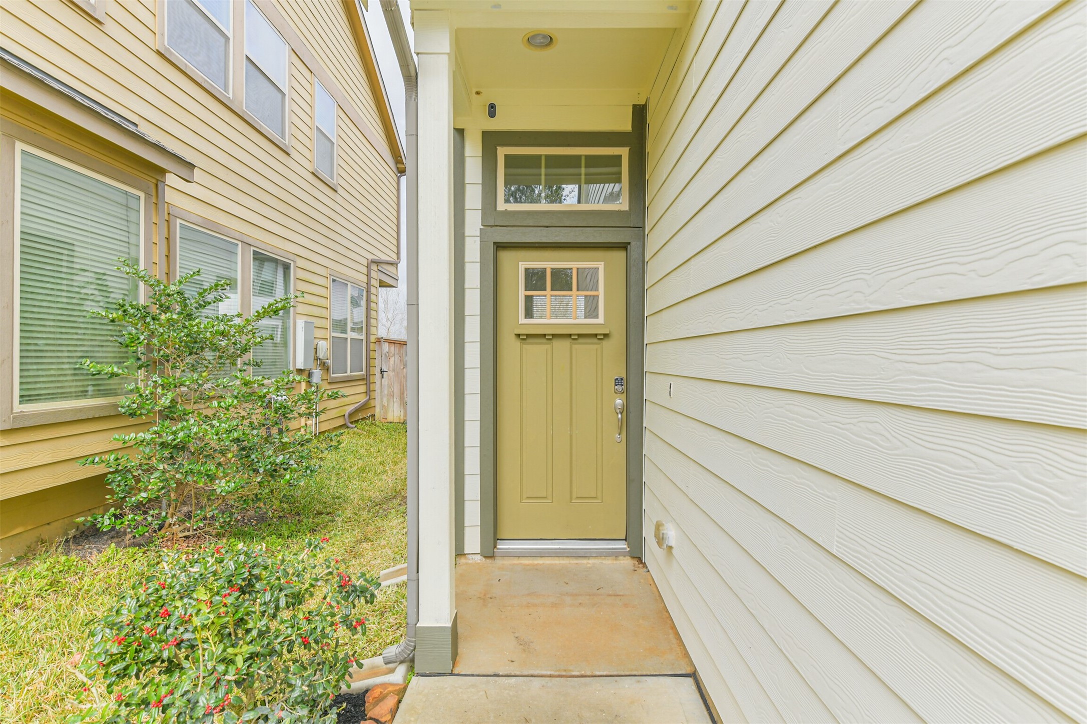 327 Biltmore Loop Montgomery, TX 77316 - Photo 3 of 34