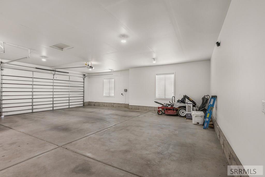 7232 East Middle Fork Road Idaho Falls, ID 83406 - Photo 57 of 72 Garage