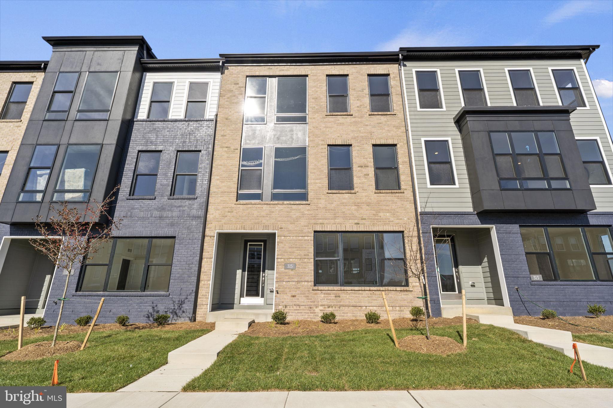 315 Summit Point Boulevard Bowie, MD 20716 - Photo 2 of 35