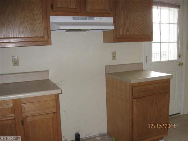 3216 Wellingford Street High Point, NC 27265 - Photo 4 of 15 Exterior Front. Kitchen
