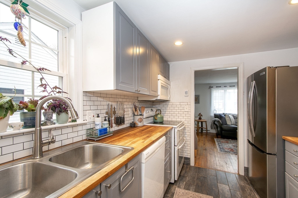 41 Irving Road Scituate, MA 02066 - Photo 8 of 22