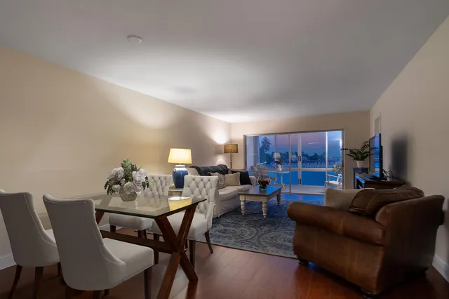 $275,000 | 410 Wilma Circle, Unit 203, Riviera Beach, FL 33404