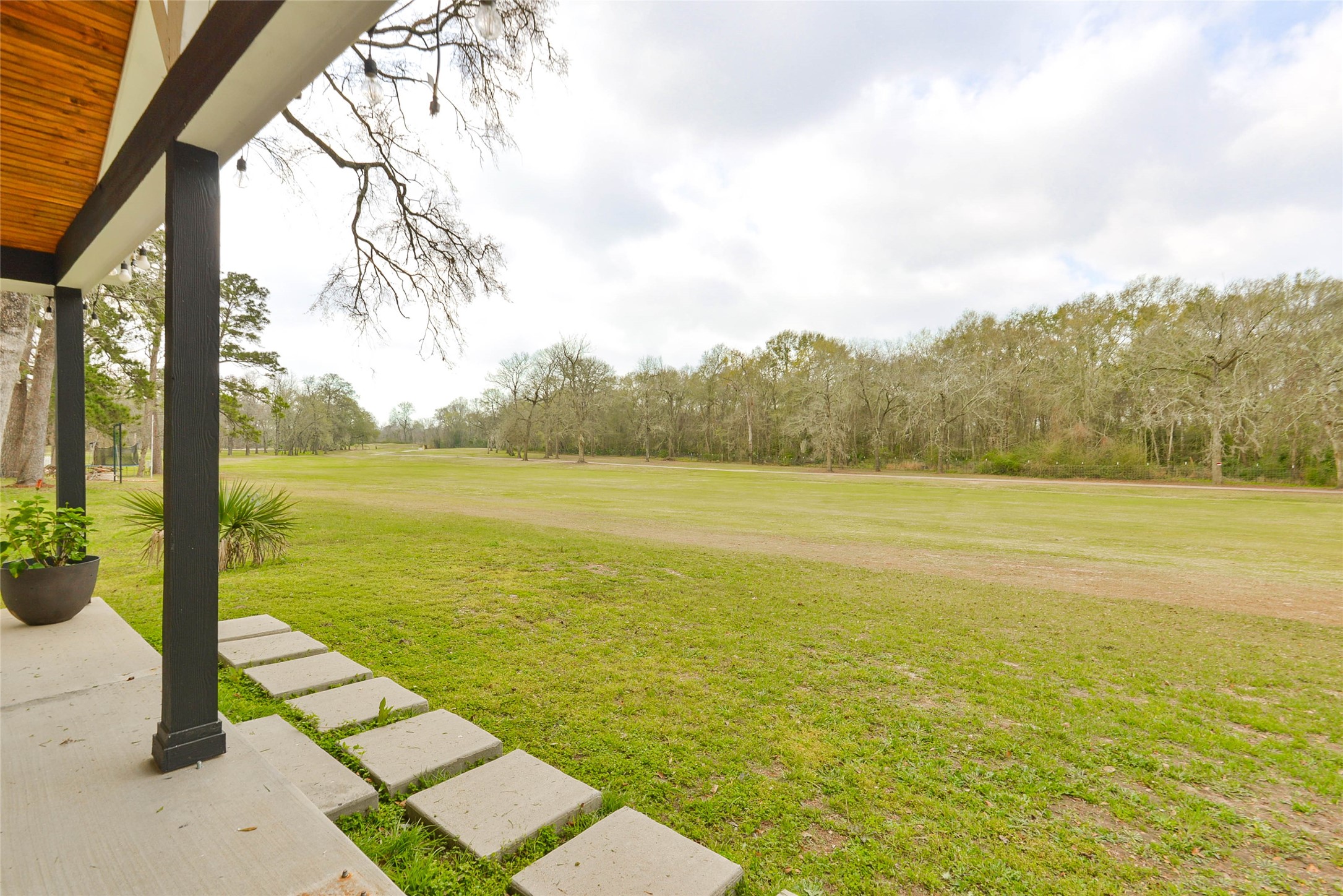 531 Brandon Road Conroe, TX 77302 - Photo 4 of 33 a view of an ocean and beach